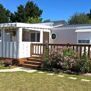 Mobil Home Grand Confort 3 Chambres TC - 6 Pers. - Domaine de L'Auzance avec véranda et jardin