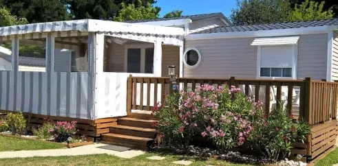 Mobil Home Grand Confort 3 Chambres TC - 6 Pers. - Domaine de L'Auzance avec véranda et jardin