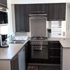 Cuisine moderne Mobil Home Grand Confort 3 Chambres TC - 6 Pers. - Domaine de L'Auzance