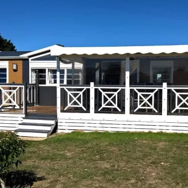 Mobil Home Neuf 2 Chambres TCF - 4 Pers. - Domaine de L'Auzance - extérieur avec balcon et piste