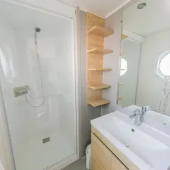 Salle de bain du Mobil Home Confort+ 3 Chambres 6 Personnes - L'Écureuil