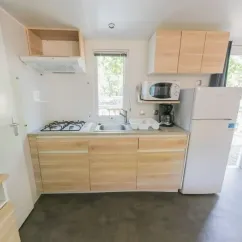 Cuisine du Mobil Home Confort+ 3 Chambres 6 Personnes - L'Écureuil