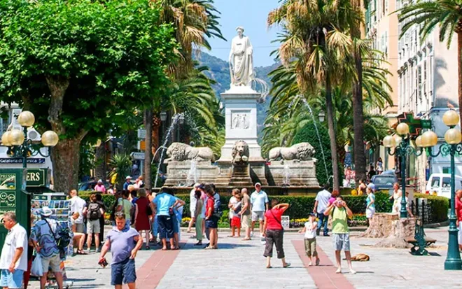 Place Foch à Ajaccio, Corse-du-Sud