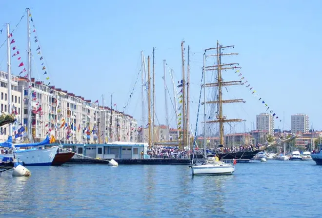 Port de Toulon dans le Var, PACA
