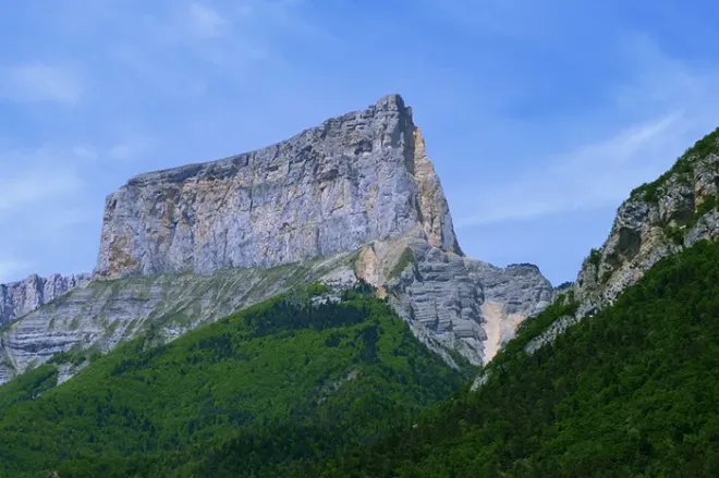 Mont Aiguille dans le massif du Vercors en Isère