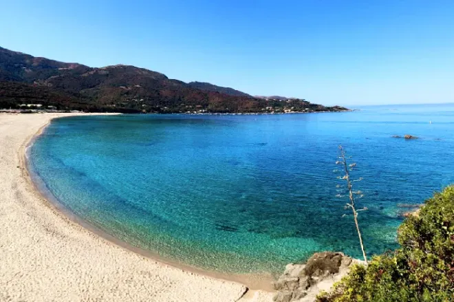 Plage de la Liscia (Stagnones) à Calcatoggio, Corse-du-Sud