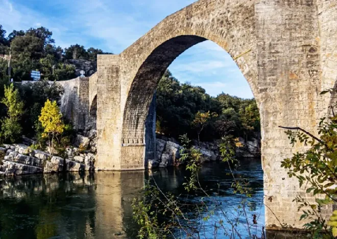 Pont de Saint-Etienne d'Issensac à Brissac, Hérault