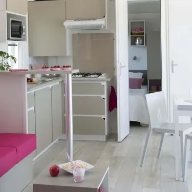 Mobil Home Fidji Climatisé 4 Chambres - 8 Pers. - Le Bellevue, cuisine et salle à manger