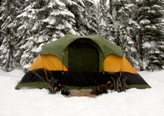 Et si on pouvait camper sereinement partout grâce à des tentes surélevées ?