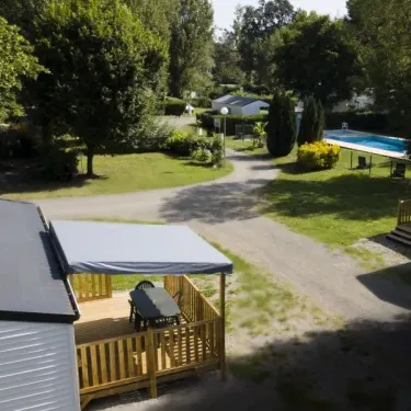 Camping Le Plantaurel avec piscine, mobil-home et terrasse en bois