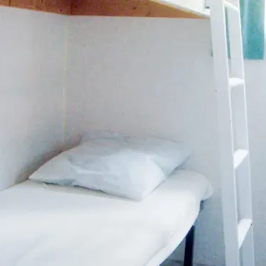 Photo camping Moncalm : lit simple avec échelle