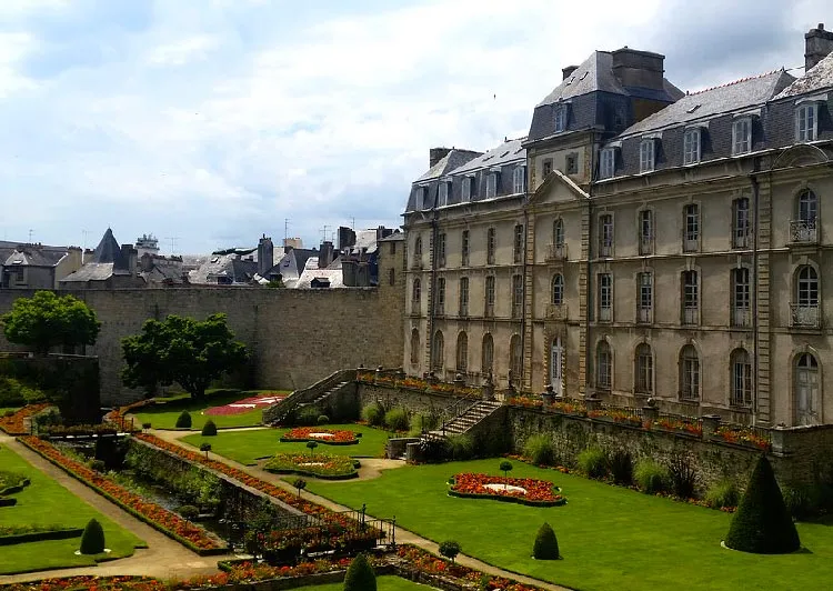 Faire du camping pas cher près de Vannes