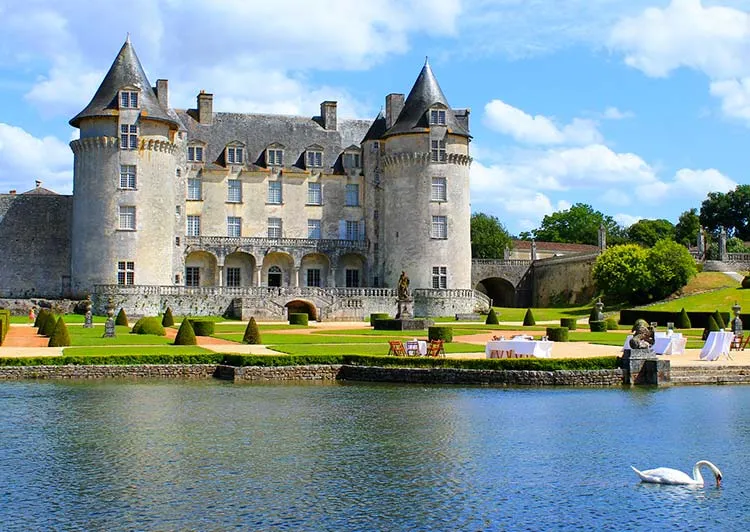 Découvrir le château de La Roche Courbon