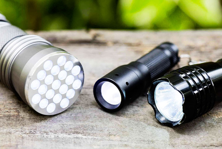 Lanterne LED Rechargeable, 700 Lumens 10000mAh Lampe Camping 360°, Lampe  Led Rechargeable