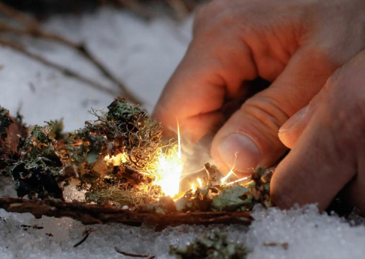 Pierre à Feu Naturelle de Survie Manche en Bois