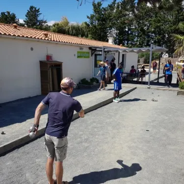 Camping La Dive : jeu de boules sur place
