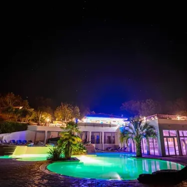 Piscine éclairée la nuit au Camping Paradis - Biper Gorri