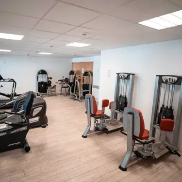 Salle de sport du camping Paradis - Biper Gorri avec machines de fitness
