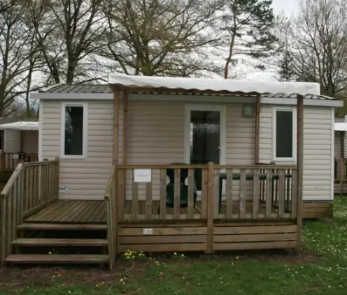 Mobil Home privilege 2 Chambres - 4 Pers. - Le Rochat 36 : extérieur avec balcon en bois