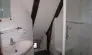 Salle de bain avec douche et lavabo dans la chambre twin Le Clos de Banes