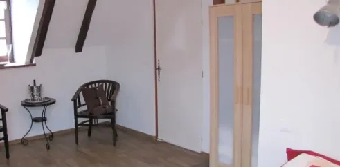 Chambre Familiale 4 personnes Le Clos de Banes - lit, armoire, chaise