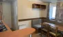 Salle à manger du mobil home Le Clos de banes avec canapé et table