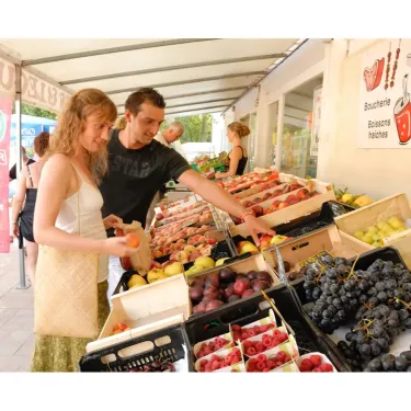 Camping La Yole - marché aux fruits et légumes