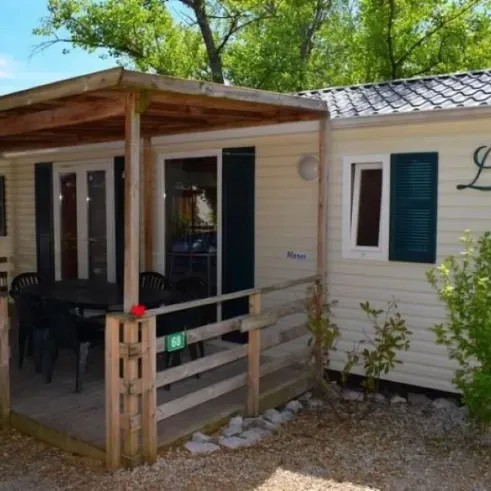 Mobil Home 35m² - 3 Chambres - Le Val d'Hérault avec véranda et table