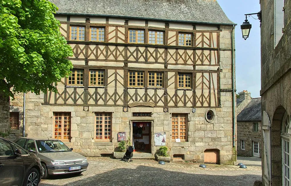 Moncontour : Entre Histoire et Charme