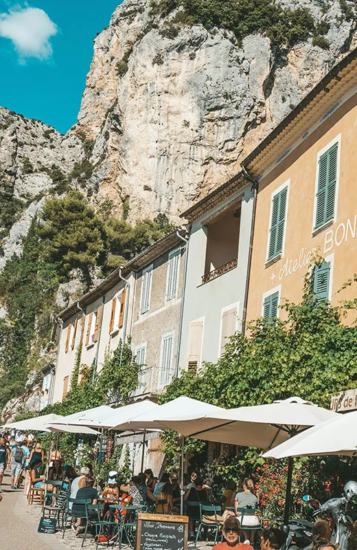 Moustiers-Sainte-Marie : un joyau provençal