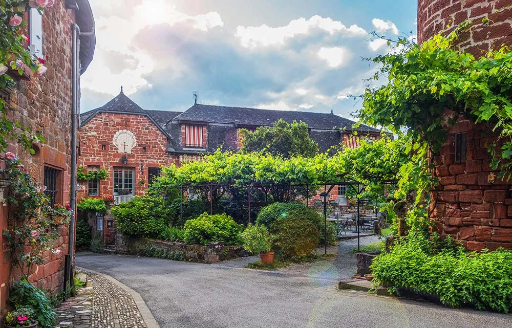 Collonges-la-Rouge : à la découverte du village rougeoyant