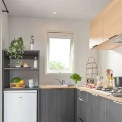 Cuisine moderne de l'MH Premium 2CH - Camping Paradis la Baie de Ploemeur