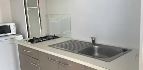 Mobil Home Sencilo D 2CH - 5P - Camping Les Sables d'Argent, cuisine avec plan de travail et évier