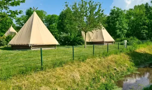 Tipi Glamping 2 Chambres - 4 Personnes