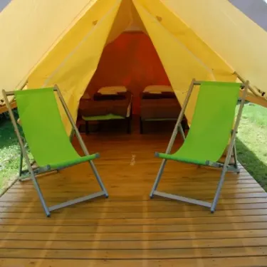 Tente Trek 2P Camping Les Hauts de Port Blanc - chaises longues