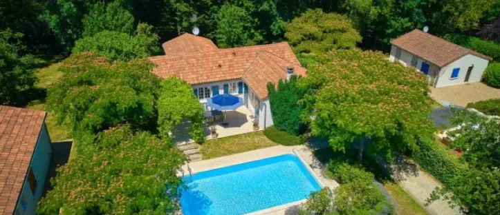 Villa Deluxe avec piscine 3 Chambres - 6 Personnes