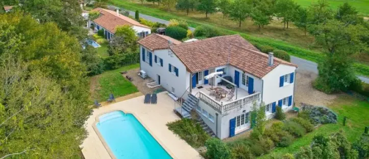 Villa Deluxe avec piscine 3 Chambres - 8 Personnes