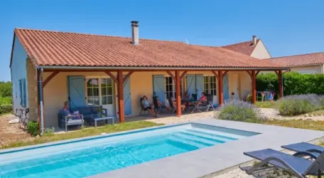 Villa avec piscine 2 Salles de bain - 3 Chambres - 6 Personnes