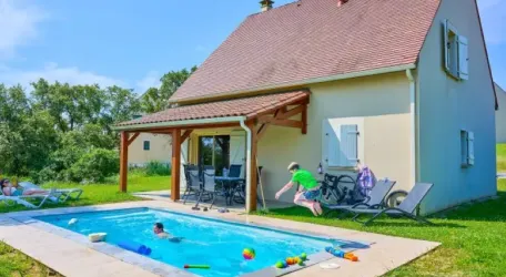 Villa indépendante avec piscine 2 Salles de bain - 3 Chambres - 6 Personnes