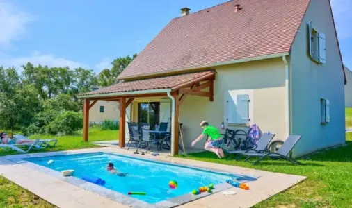Villa indépendante avec piscine 2 Salles de bain - 3 Chambres - 6 Personnes