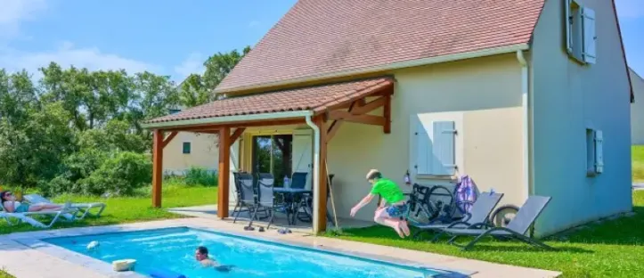 Villa indépendante avec piscine 2 Salles de bain - 3 Chambres - 6 Personnes