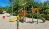 Parc d'attractions pour enfants avec toboggans et jeux au Camping Le Pardaillan