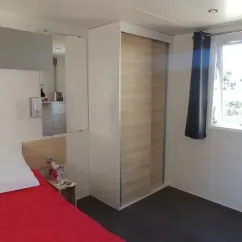 Chambre Mobil Home Confort+ Life PMR 2CH - Camping Domaine de Gajan