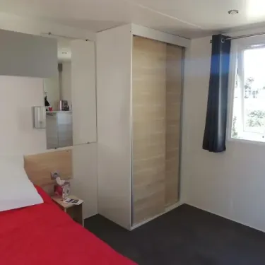 Chambre Mobil Home Confort+ Life PMR 2CH - Camping Domaine de Gajan