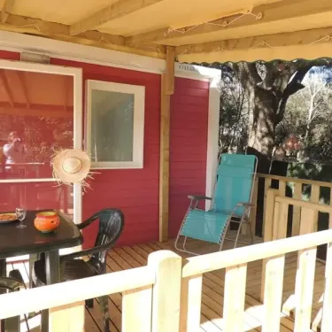 Terrasse Mobil Home Confort+ Life PMR 2CH - Camping Domaine de Gajan