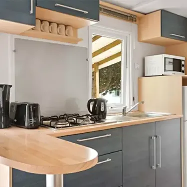 Cuisine équipée Mobil Home Aqua - Camping Aunis Club Vendée