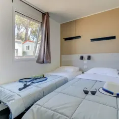 Chambre double Mobil Home Aqua 3 Chambres 6 Personnes Clim - Domaine de Kermario