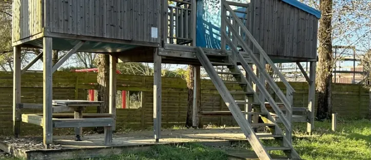 Cabane Pilotes 2 Chambres 4 Personnes