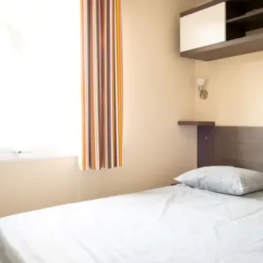 Chambre dans le Mobil Home Eco 3CH - 6P - Camping du Bord de Mer