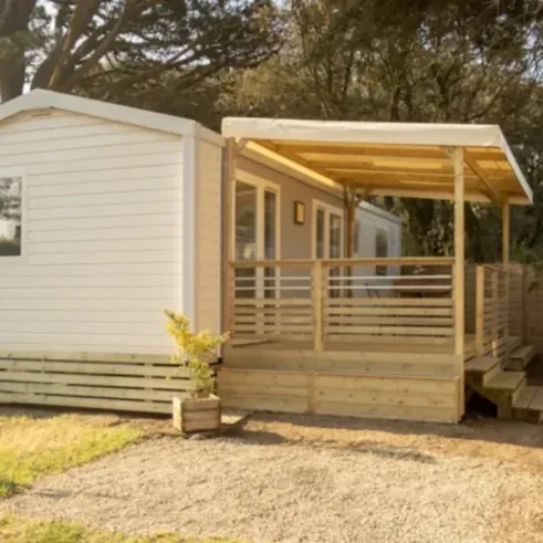 Mobil Home Eco 3CH - 6P - Camping du Bord de Mer avec balcon en bois